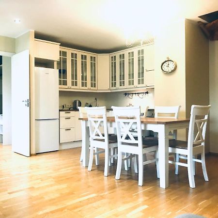 Cozy City Penthouse Apartment, Free Parking Tallinn Bagian luar foto