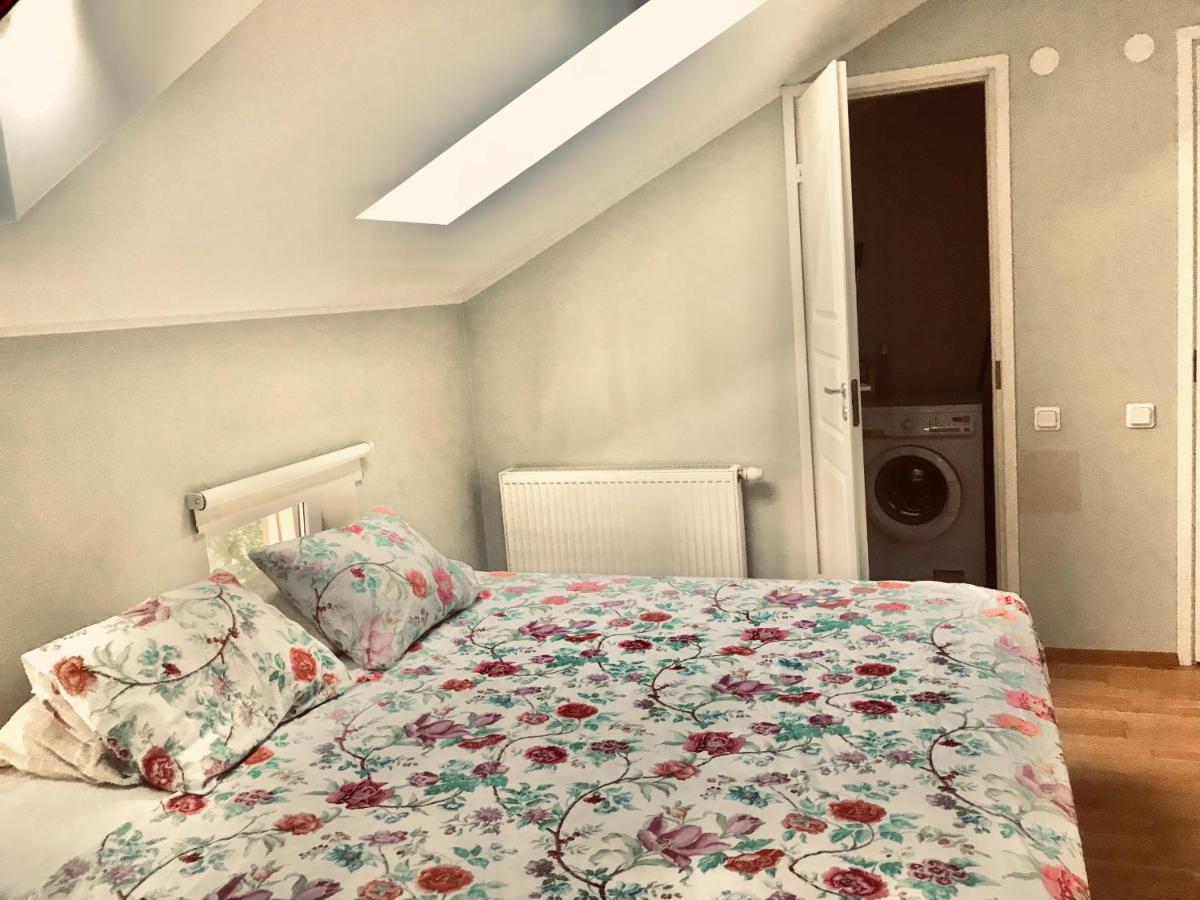 Cozy City Penthouse Apartment, Free Parking Tallinn Bagian luar foto