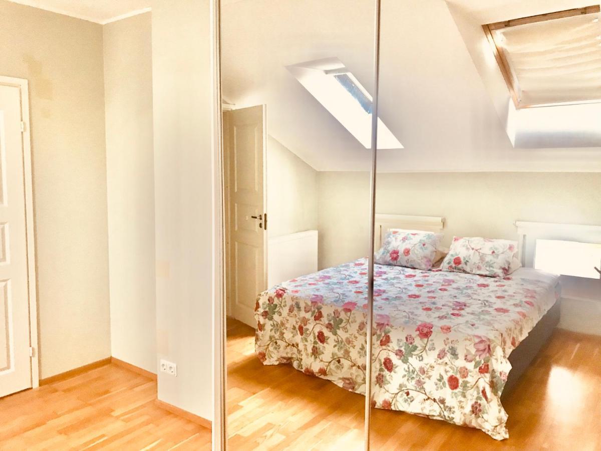 Cozy City Penthouse Apartment, Free Parking Tallinn Bagian luar foto